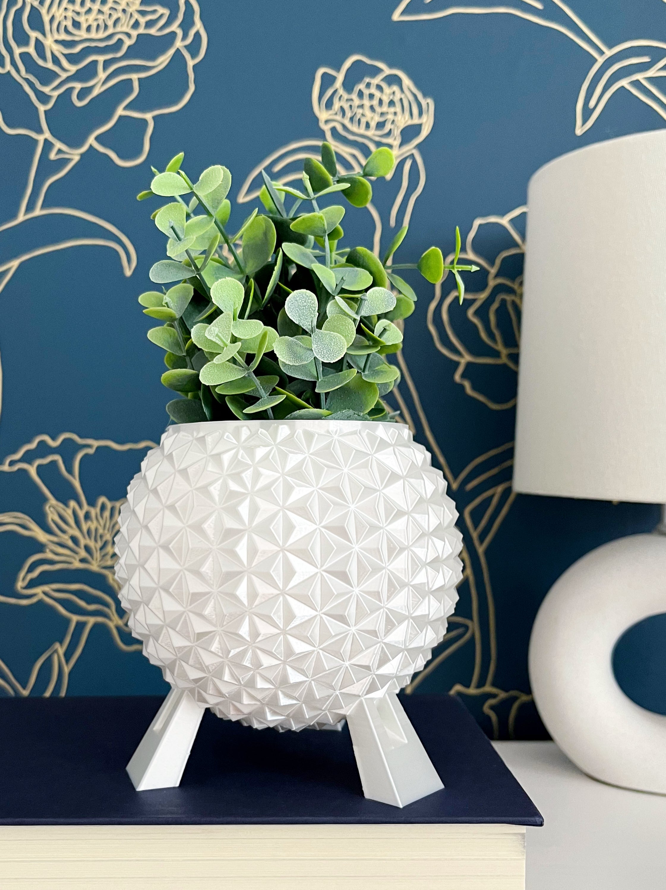 Pearl White Grand and Miraculous Planter